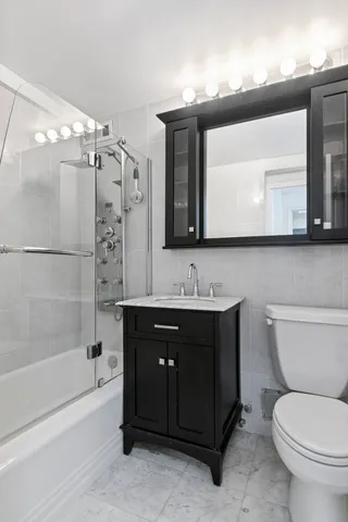 $3,950 | 135 East 54th Street, Unit 12L | Midtown East