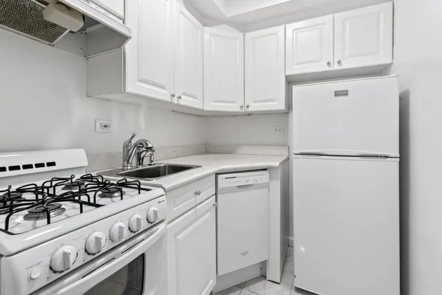 $3,950 | 135 East 54th Street, Unit 12L | Midtown East