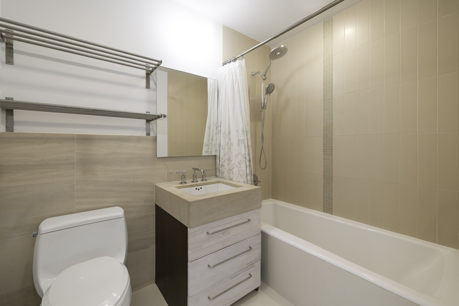 5-26 47th Road, Unit 3C Queens, NY 11101 - Photo 6 of 10