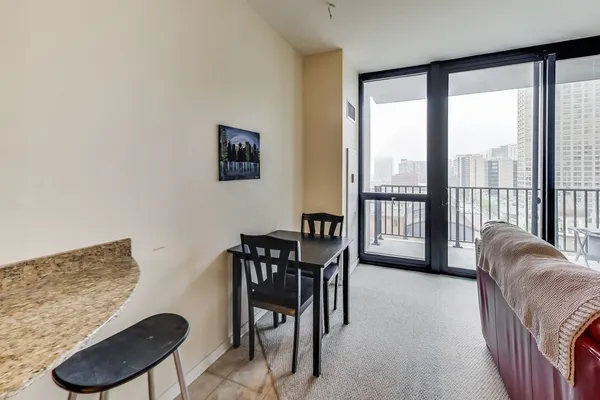 $219,000 | 210 South Desplaines Street, Unit 803, Chicago, IL 60661