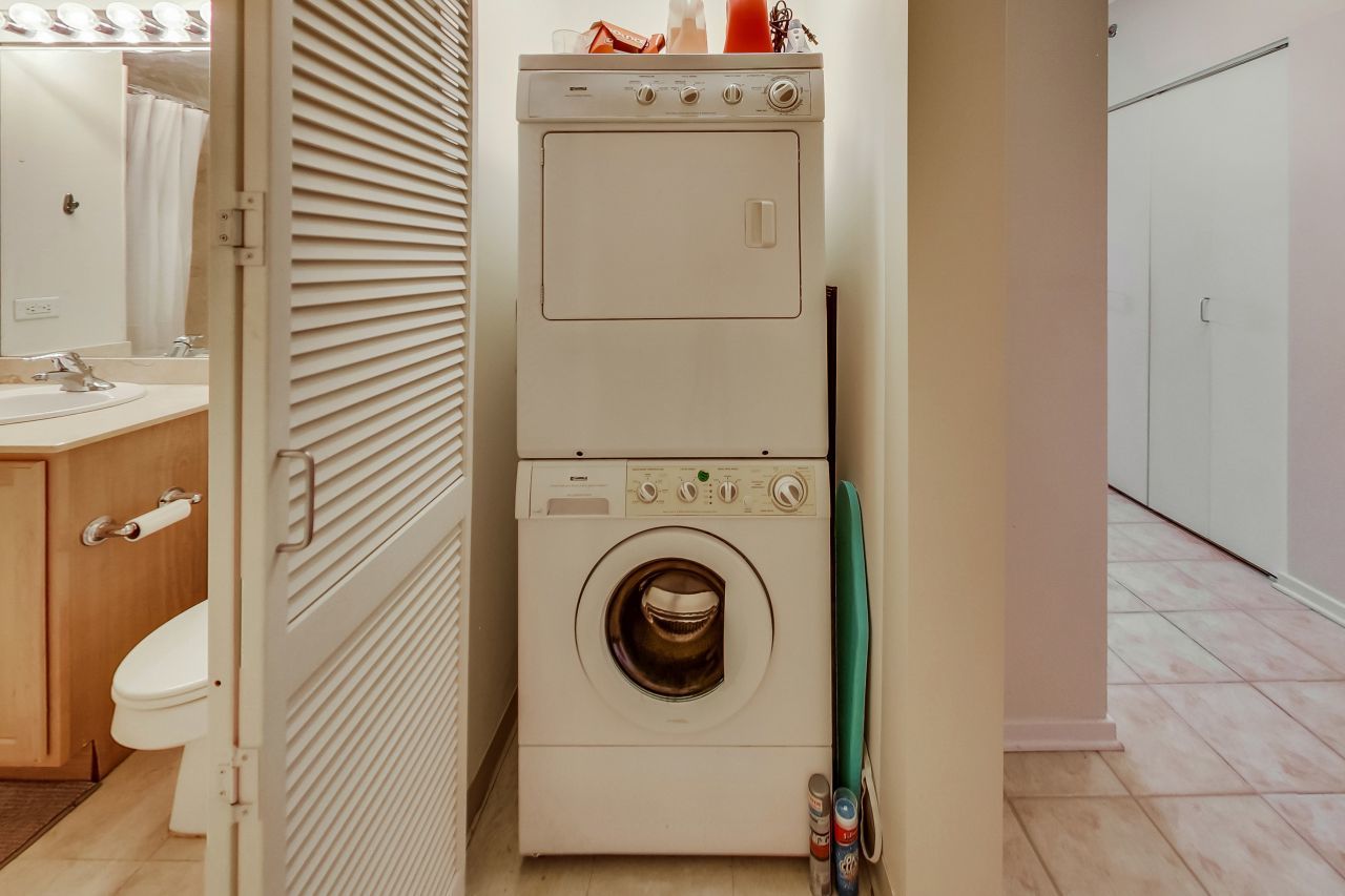 210 South Desplaines Street, Unit 803 Chicago, IL 60661 - Photo 12 of 23