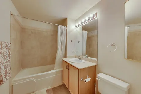 $219,000 | 210 South Desplaines Street, Unit 803, Chicago, IL 60661