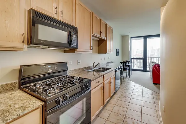 $219,000 | 210 South Desplaines Street, Unit 803, Chicago, IL 60661