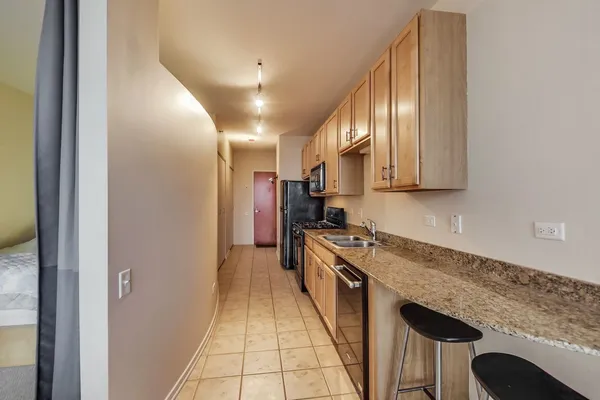 $219,000 | 210 South Desplaines Street, Unit 803, Chicago, IL 60661