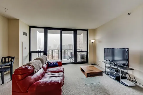 $219,000 | 210 South Desplaines Street, Unit 803, Chicago, IL 60661