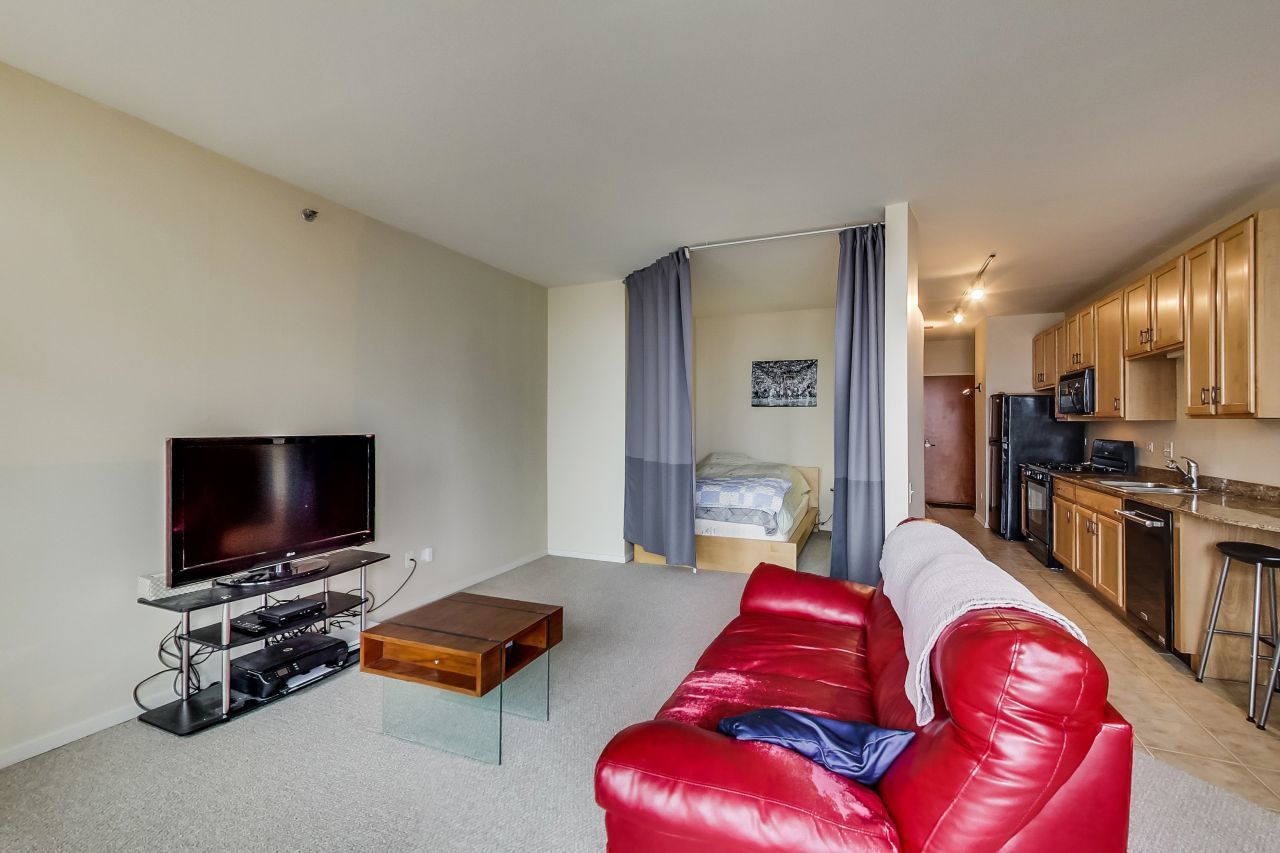 210 South Desplaines Street, Unit 803 Chicago, IL 60661 - Photo 8 of 23