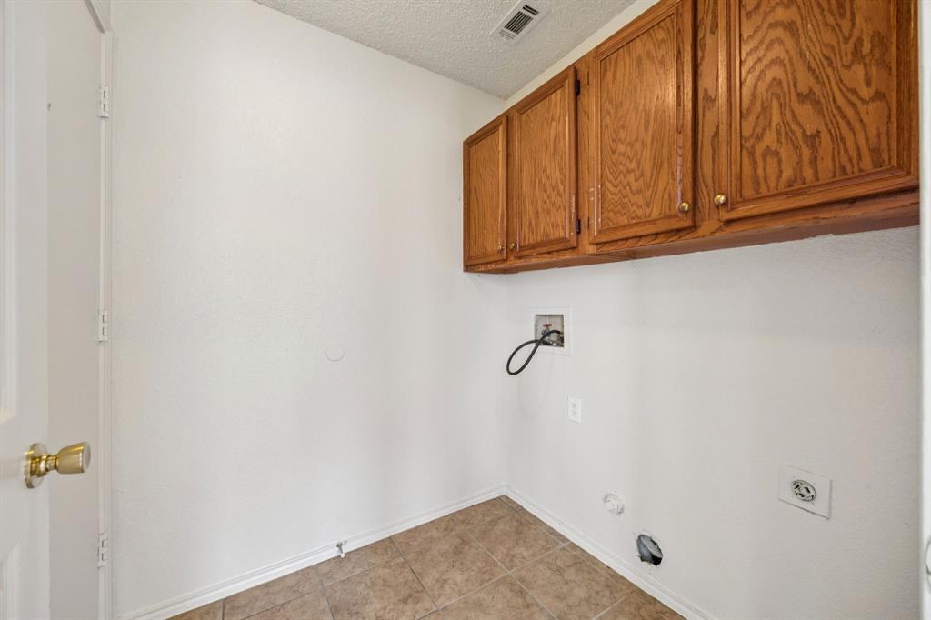 1602 Develon Drive Mesquite, TX 75149 - Photo 11 of 22 a view of bathroom