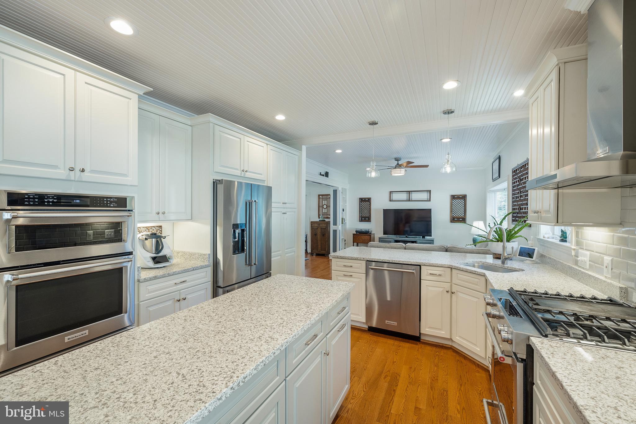 7859 Southdown Road Alexandria, VA 22308 - Photo 18 of 57 Kitchen