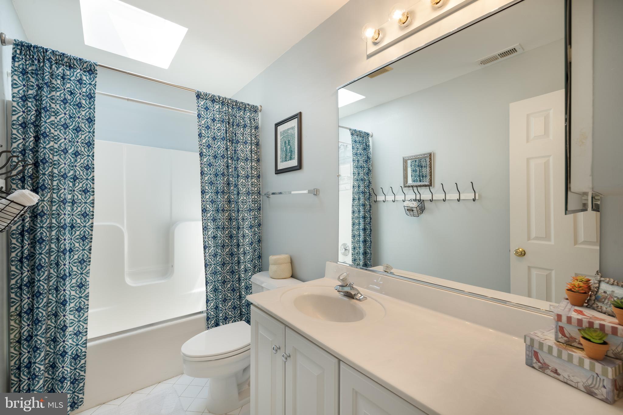 7859 Southdown Road Alexandria, VA 22308 - Photo 39 of 57 Bathroom #2