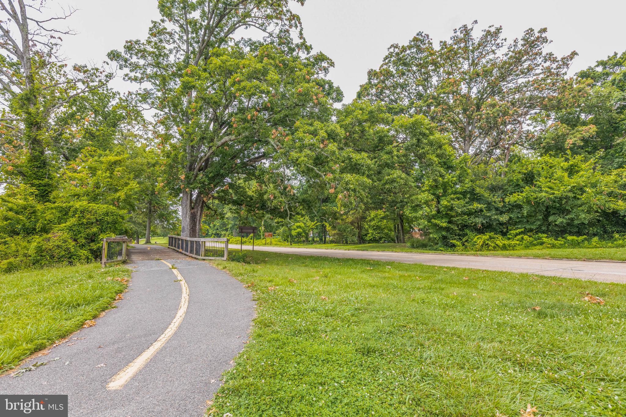 7859 Southdown Road Alexandria, VA 22308 - Photo 56 of 57 Immediate Access to Bike Path along GW Parkway