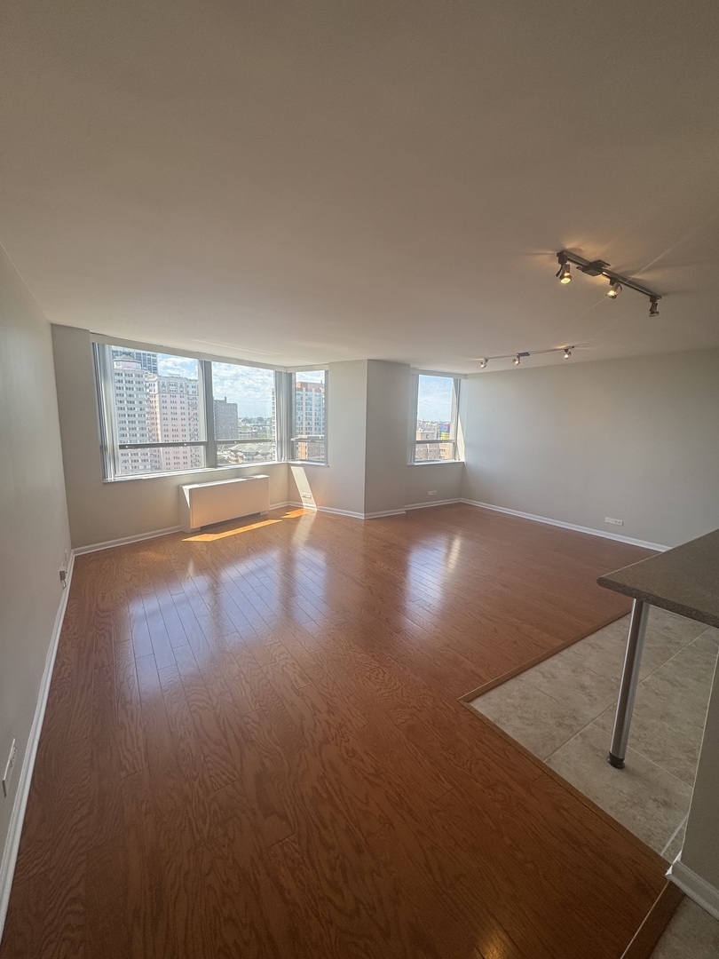 5701 North Sheridan Road, Unit 17S Chicago, IL 60660 - Photo 2 of 10