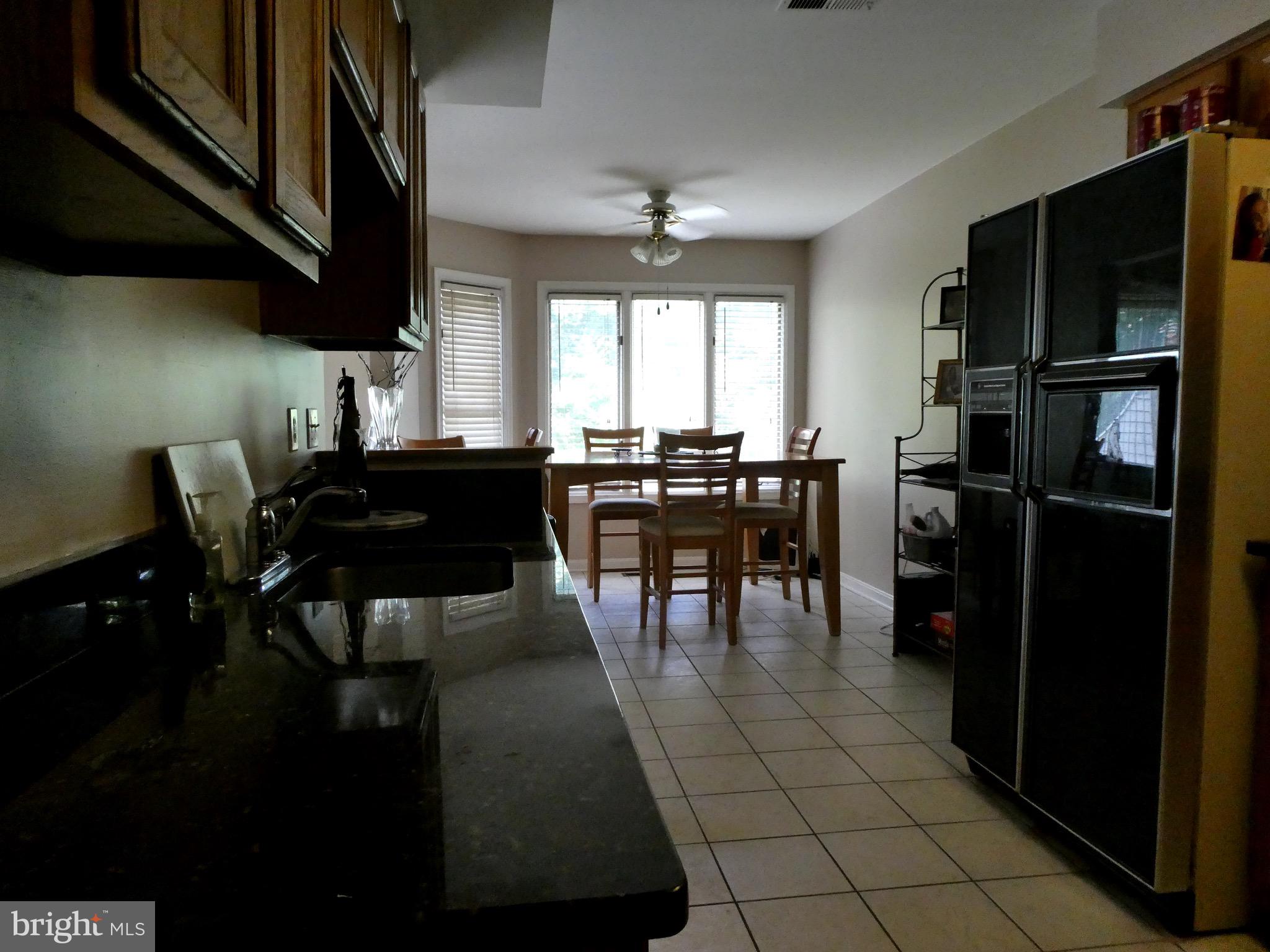 5147 Columbia Road, Unit 832 Columbia, MD 21044 - Photo 8 of 32 Oversized Country kitchen for your hungry crowd