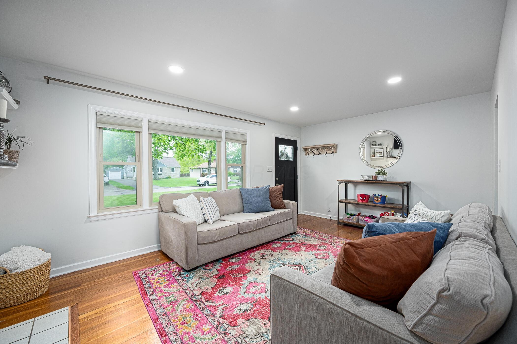 3218 Ainwick Road Columbus, OH 43221 - Photo 5 of 45 Living Room