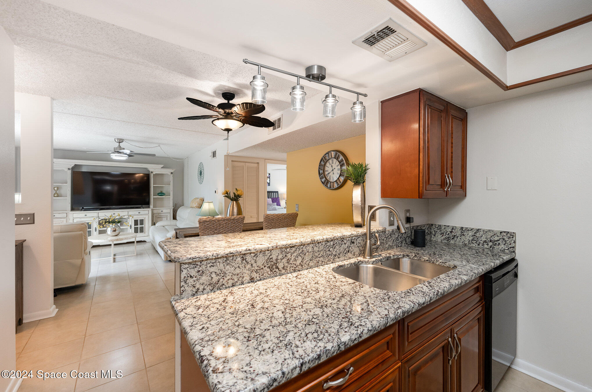 641 Ridge Club Drive, Unit 21 Melbourne, FL 32934 - Photo 11 of 23 Granite Tops