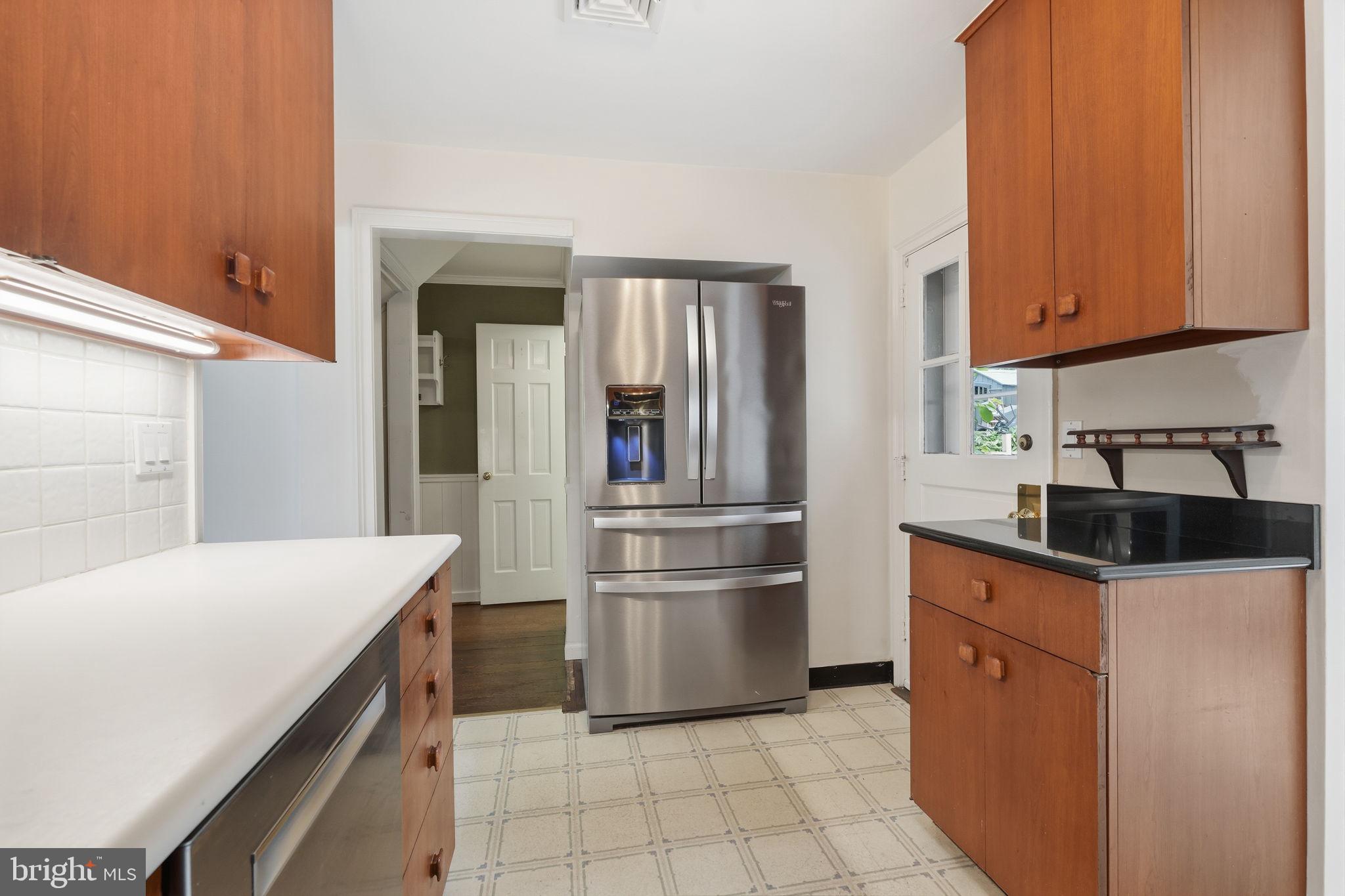 404 Old Farm Road Wyncote, PA 19095 - Photo 15 of 41 Modern kitchen with sleek appliances.