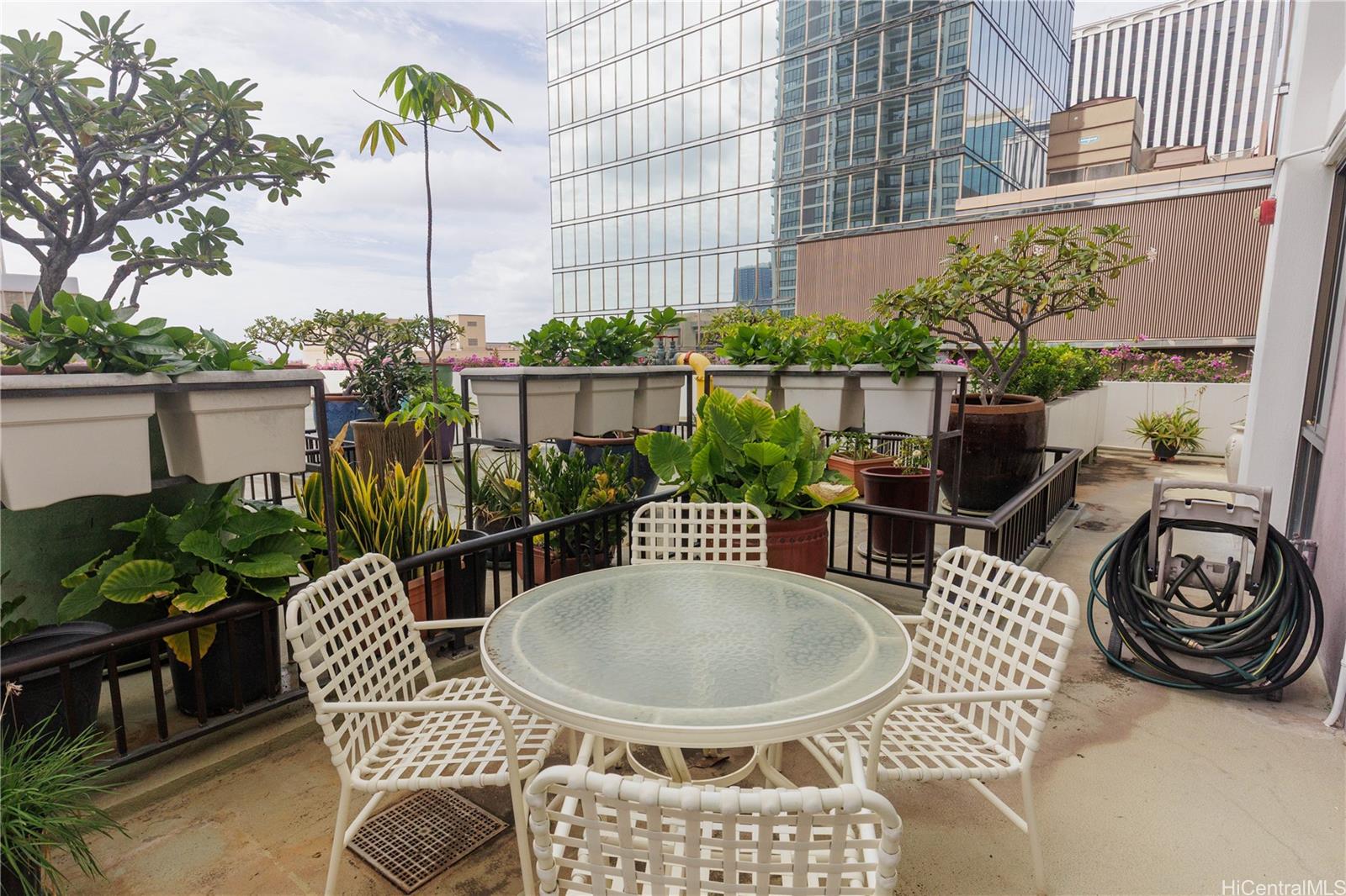 225 Queen Street, Unit 7A Honolulu, HI 96813 - Photo 16 of 18 a view of a patio with table and chairs potted plants