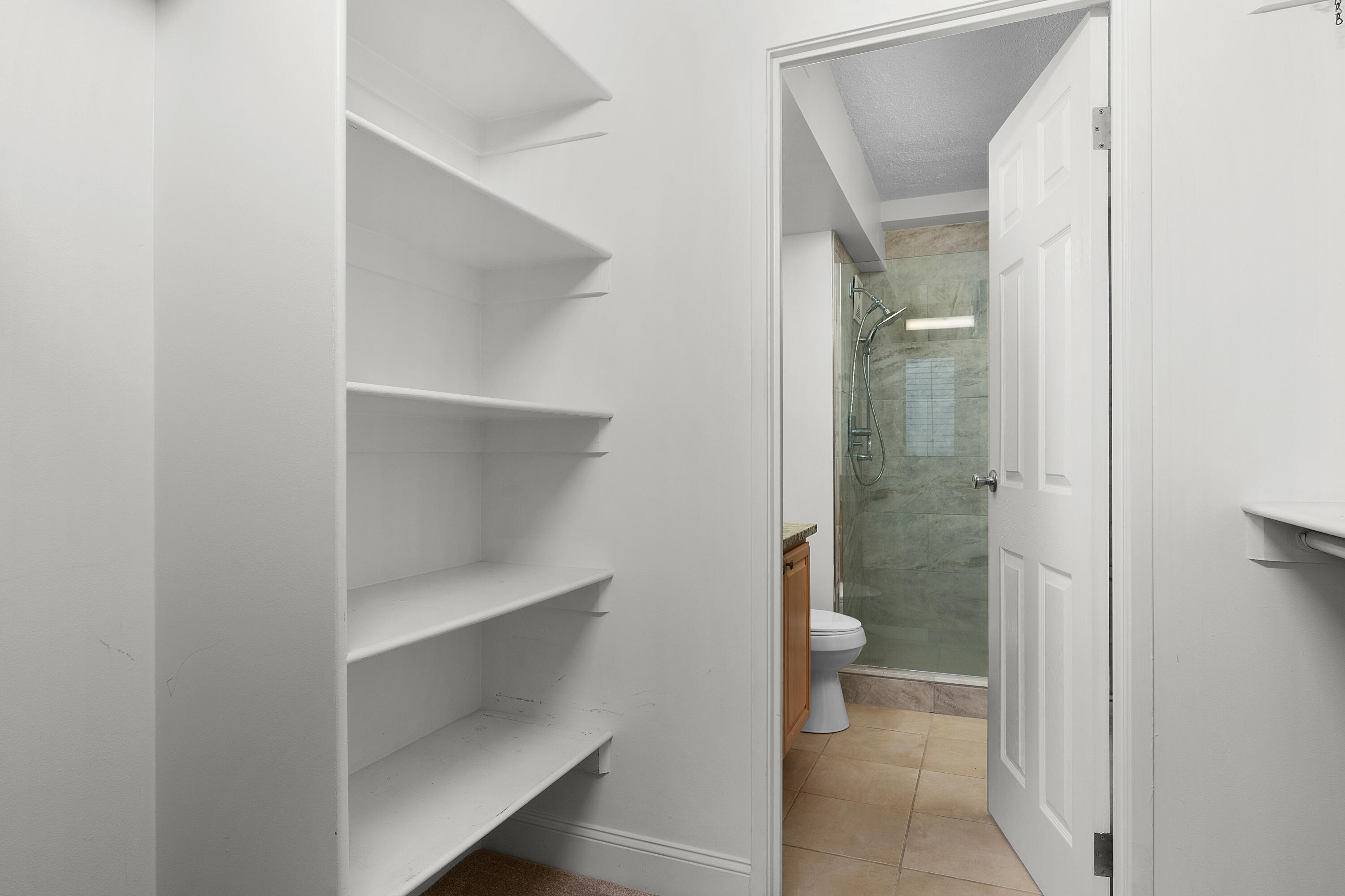 1131 Stringers Ridge Road, Unit 11E Chattanooga, TN 37405 - Photo 23 of 49 19 - 1131 Stringers 11E - Interior