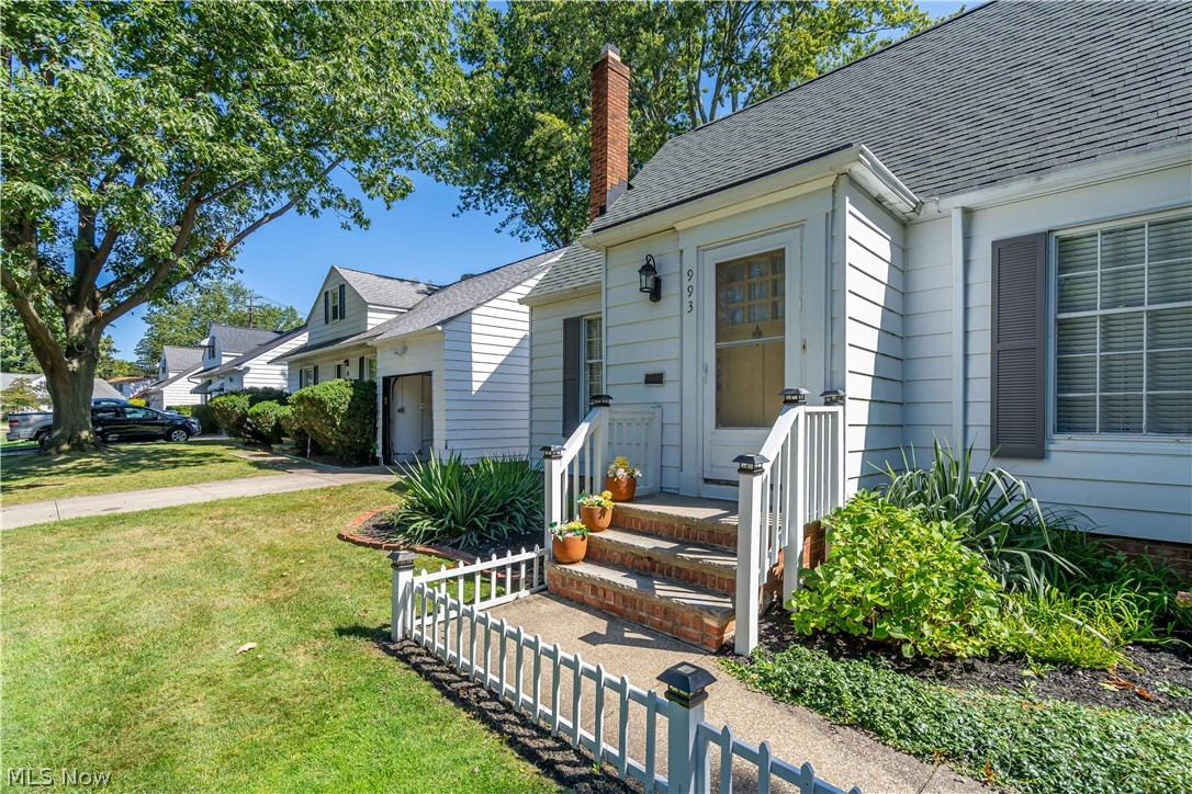 993 Argonne Road Cleveland, OH 44121 - Photo 5 of 34