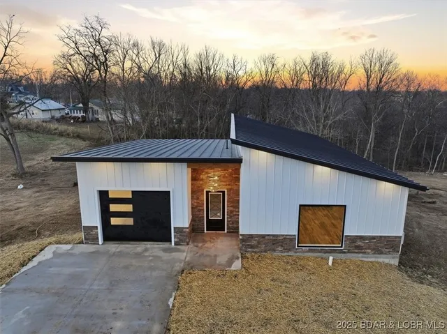 $359,900 | 405 East Lafayette Street, Versailles, MO 65084