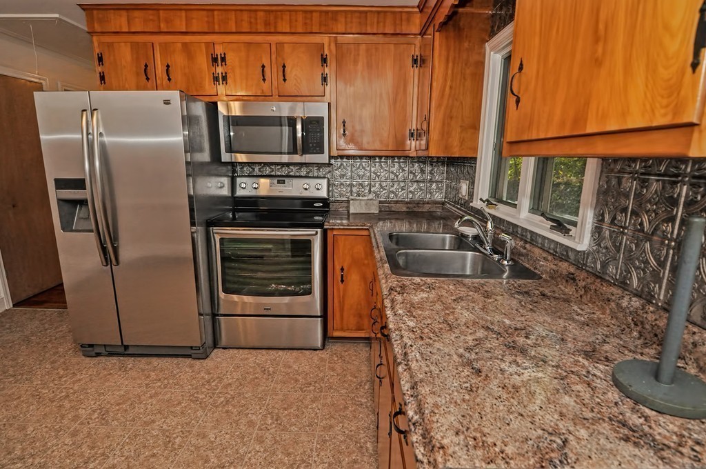 78 Shirley Road Waltham, MA 02452 - Photo 4 of 14 Gallery Image 4