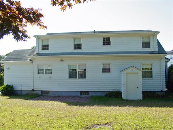 28 Emmett Street Fall River, MA 02721 - Photo 3 of 21