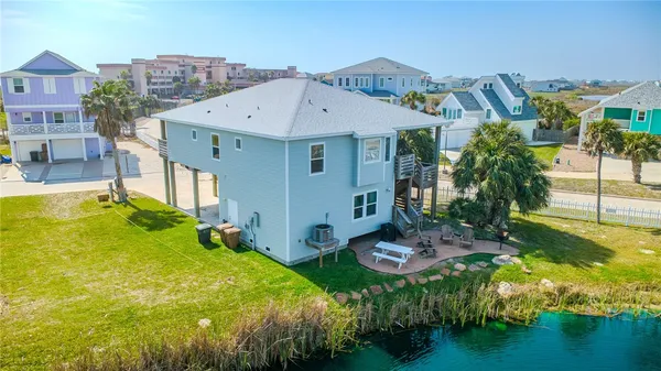 a view of a house with backyard and swimming pool