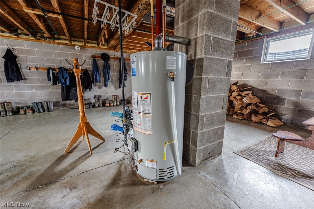 16350 Nauvoo Road Middlefield, OH 44062 - Photo 43 of 50 Below grade area with gas water heater