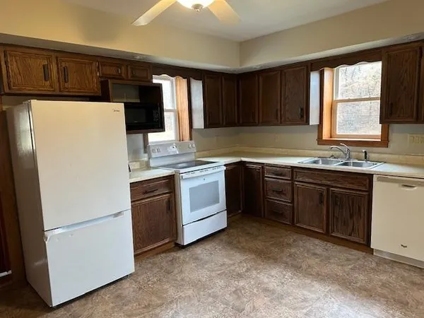 $850,000 | 1906 Squirrel Hill Road, Hollandale, WI 53544