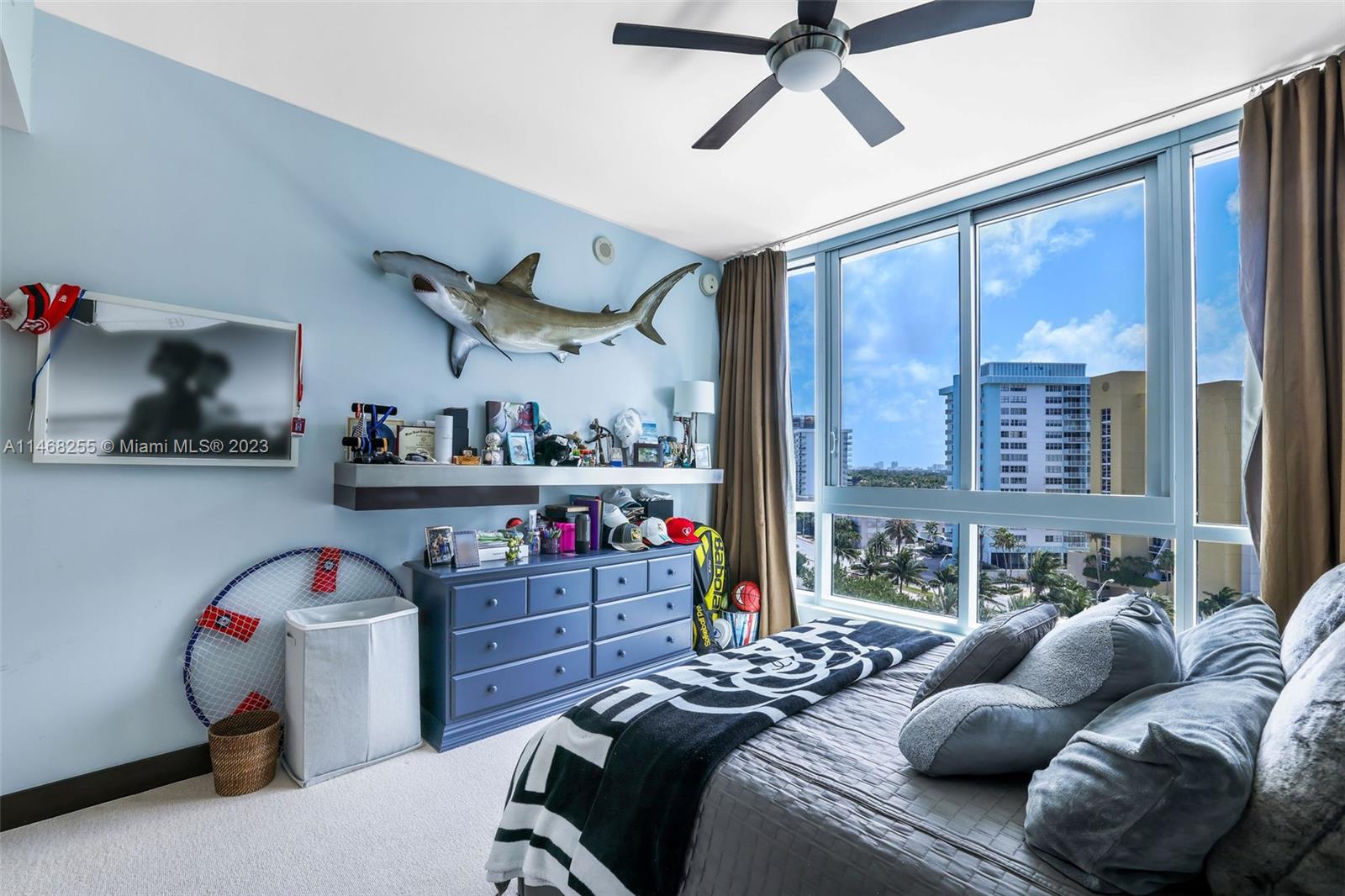 5959 Collins Avenue, Unit 902 Miami Beach, FL 33140 - Photo 30 of 46 a bedroom with a bed and a window