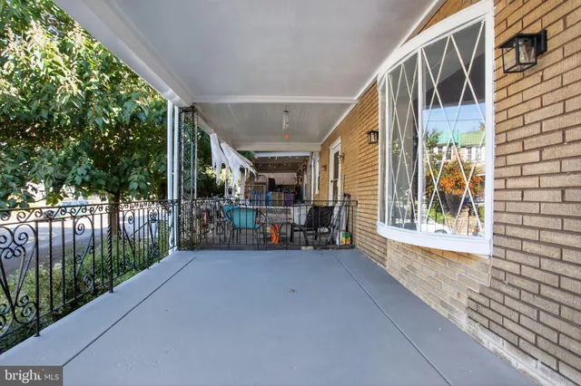 a view of a house with porch and garden