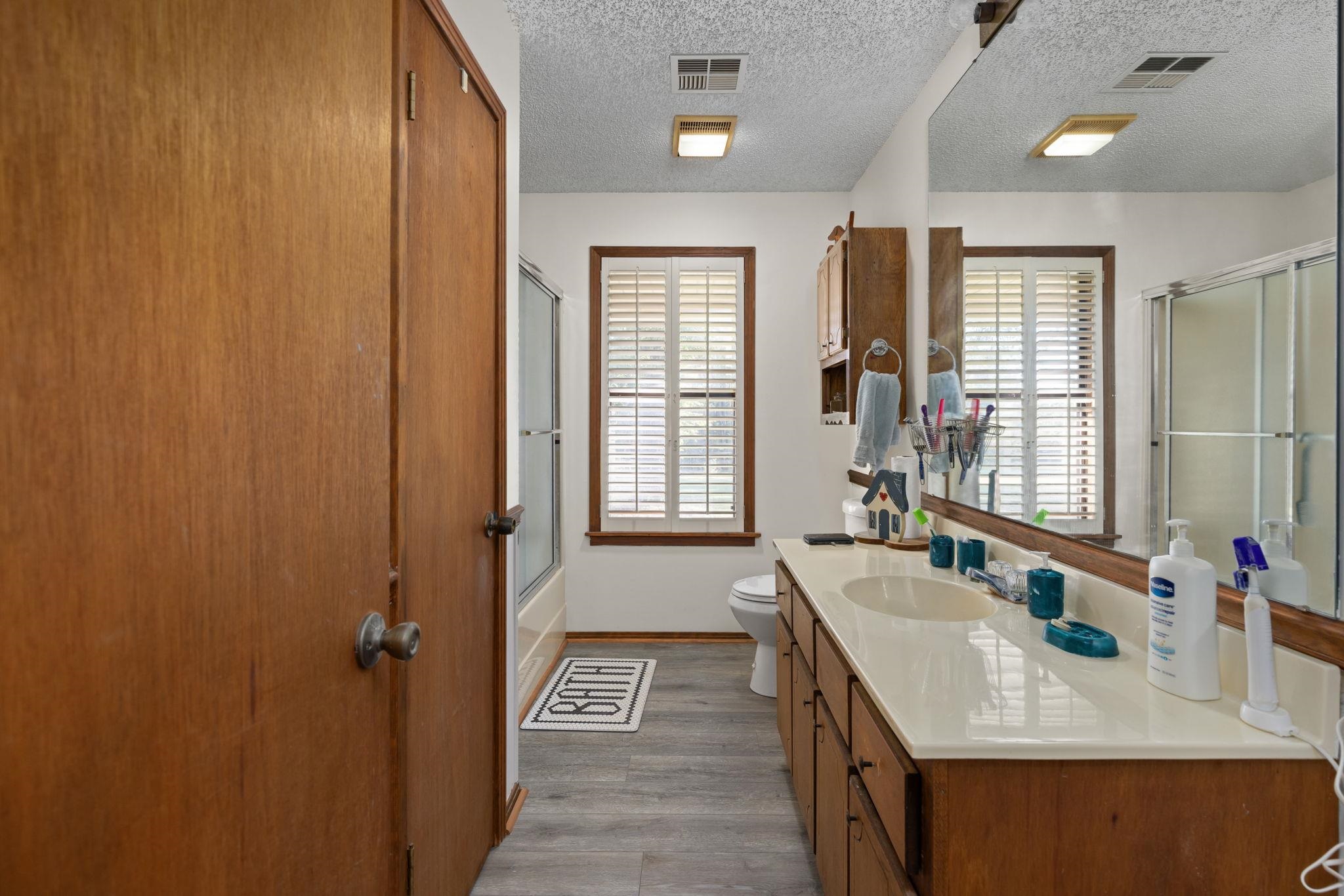 11 Barnstable Road Corinth, MS 38834 - Photo 22 of 40 a bathroom with 2 sink tub shower and a mirror