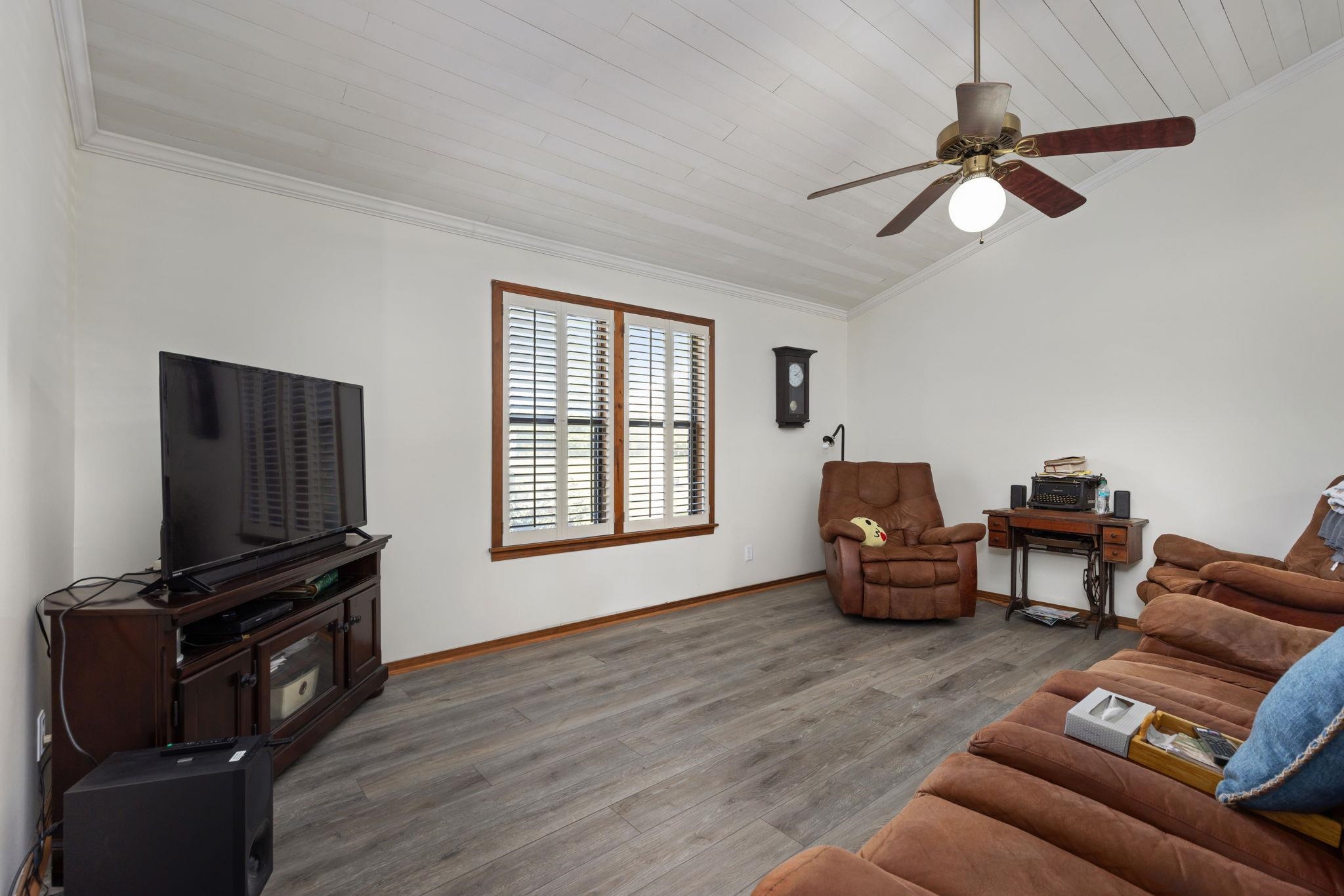 11 Barnstable Road Corinth, MS 38834 - Photo 8 of 40 a living room with furniture and a flat screen tv