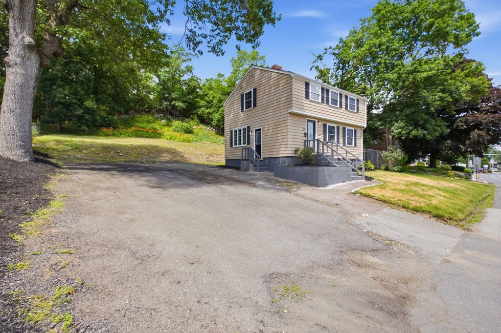270 Cambridge Road Woburn, MA 01801 - Photo 3 of 11