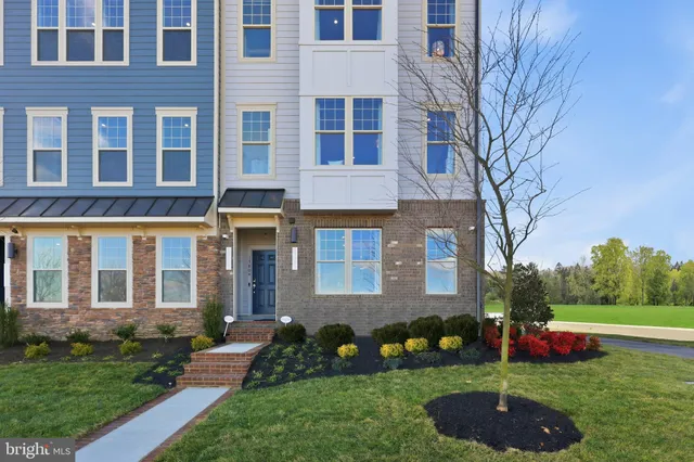 $499,990 | 17806 Southern Shrs Drive, Dumfries, VA 22026