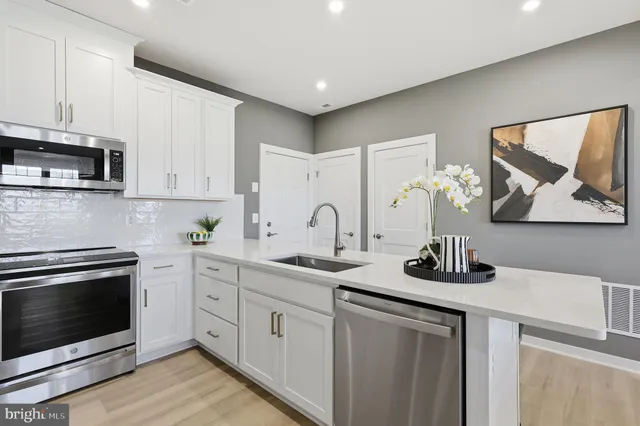 $499,990 | 17806 Southern Shrs Drive, Dumfries, VA 22026