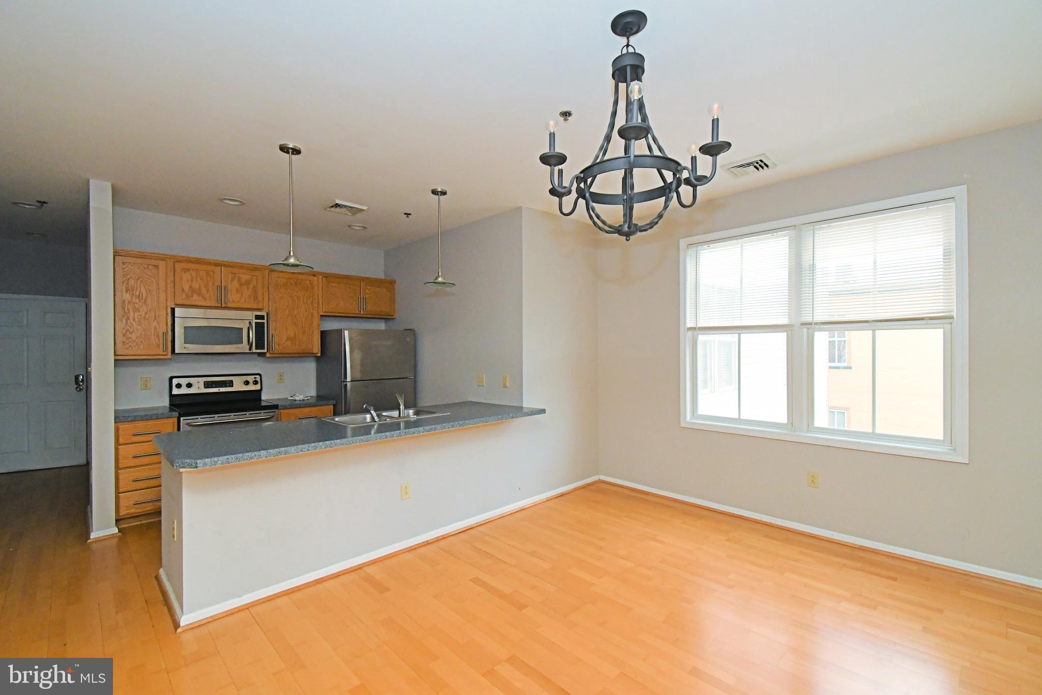 154 Bridge Street, Unit D Phoenixville, PA 19460 - Photo 16 of 39 Living Room