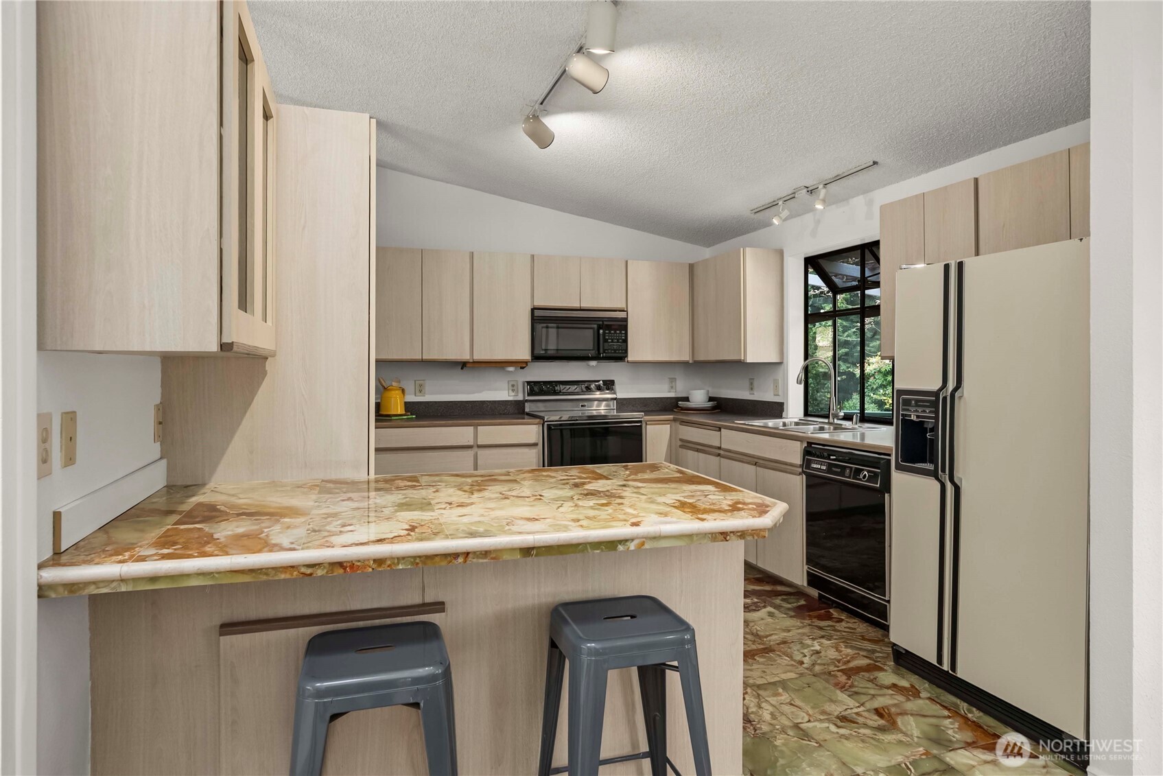 27243 33rd Place South Kent, WA 98032 - Photo 6 of 30