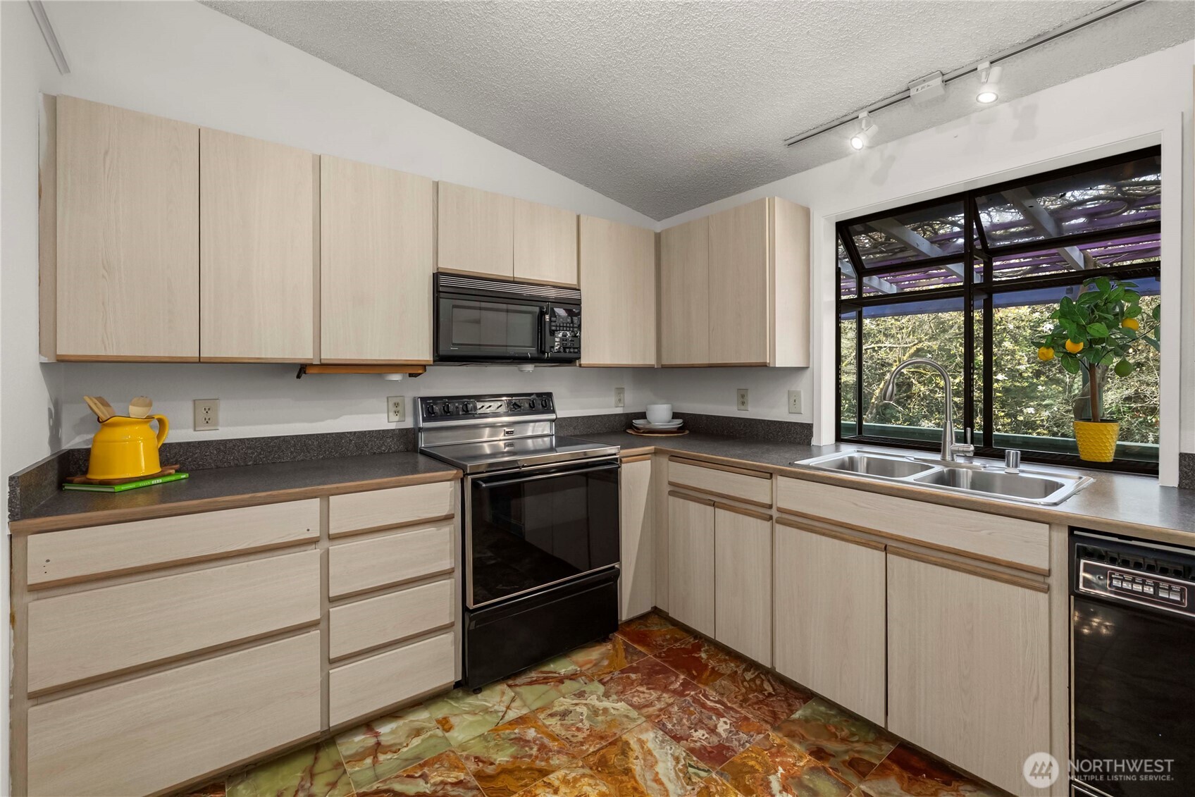 27243 33rd Place South Kent, WA 98032 - Photo 7 of 30