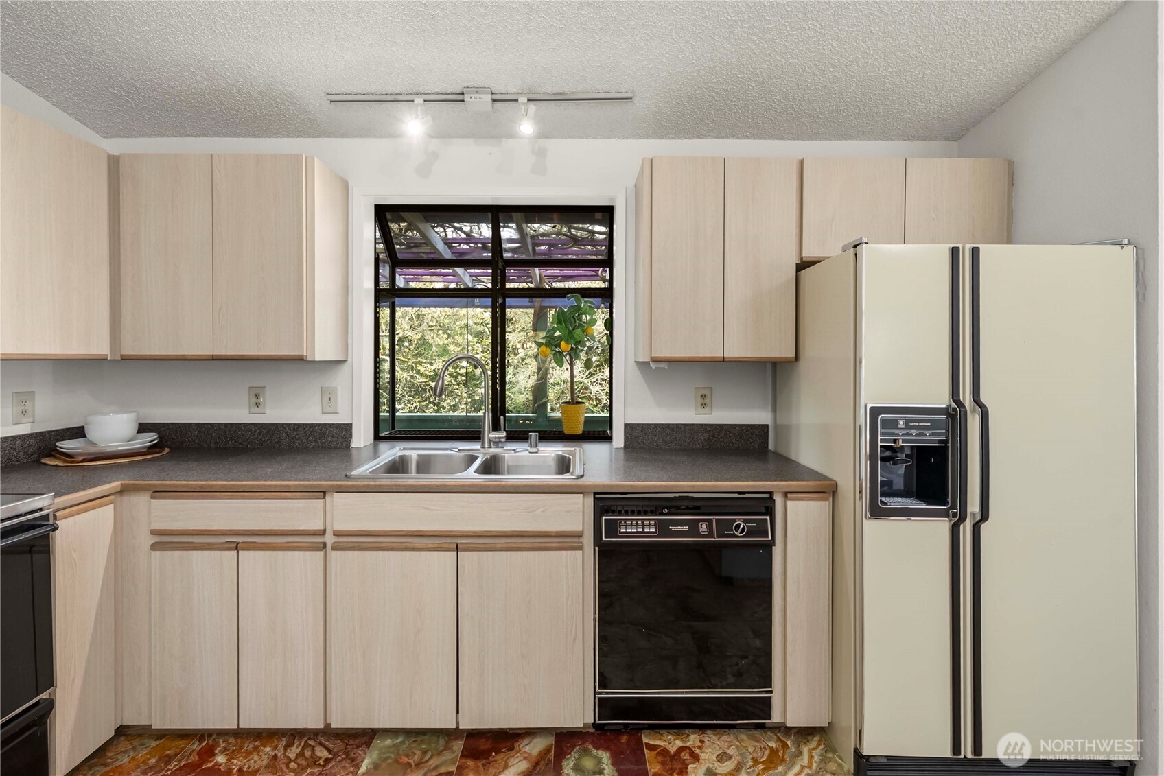 27243 33rd Place South Kent, WA 98032 - Photo 8 of 30