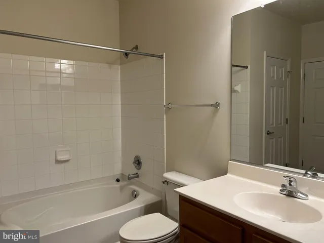 $2,200 | 3840 Lightfoot Street, Unit 240, Chantilly, VA 20151