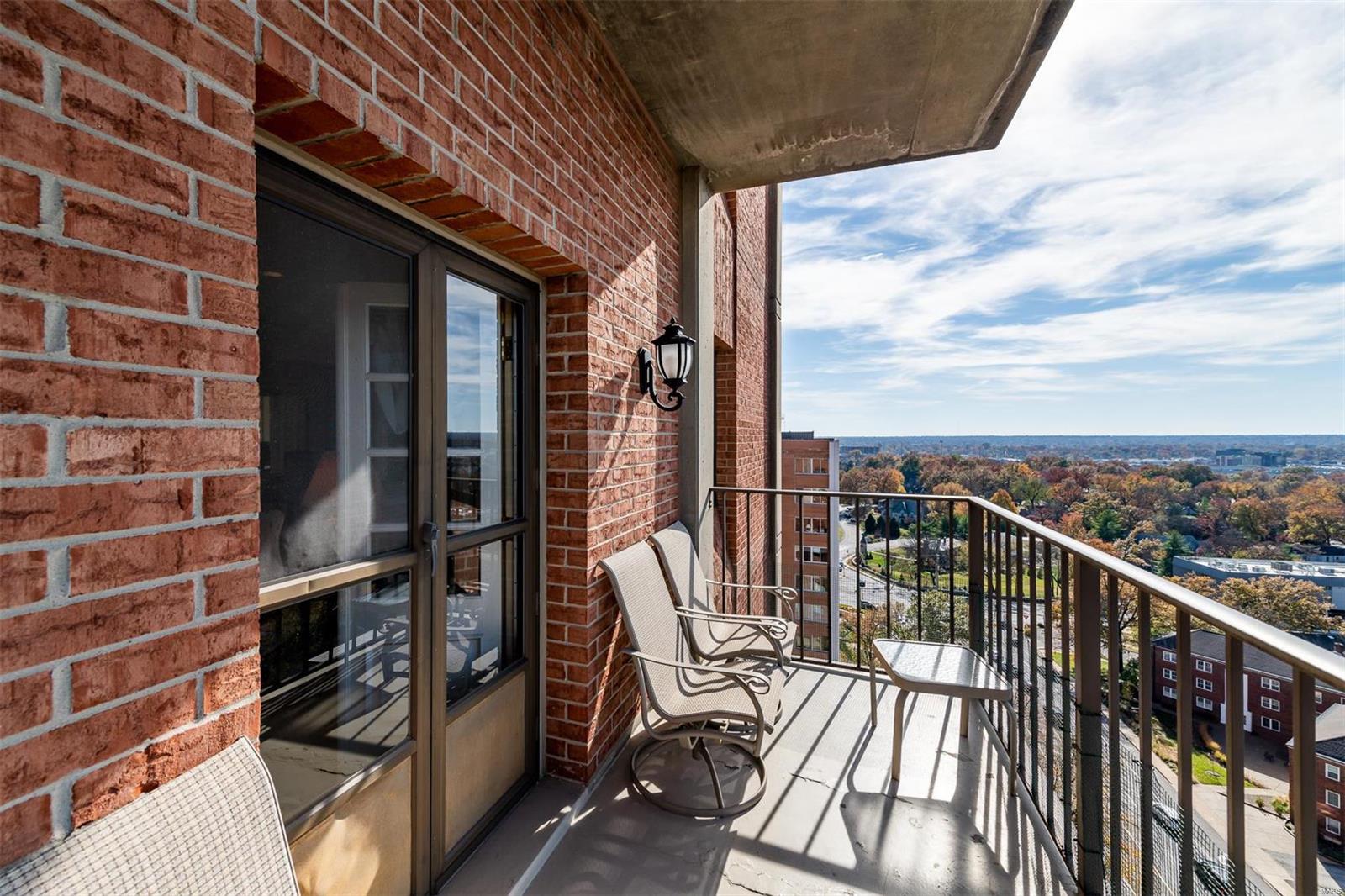 816 South Hanley Road, Unit 12A St. Louis, MO 63105 - Photo 5 of 12 Gallery Image 5