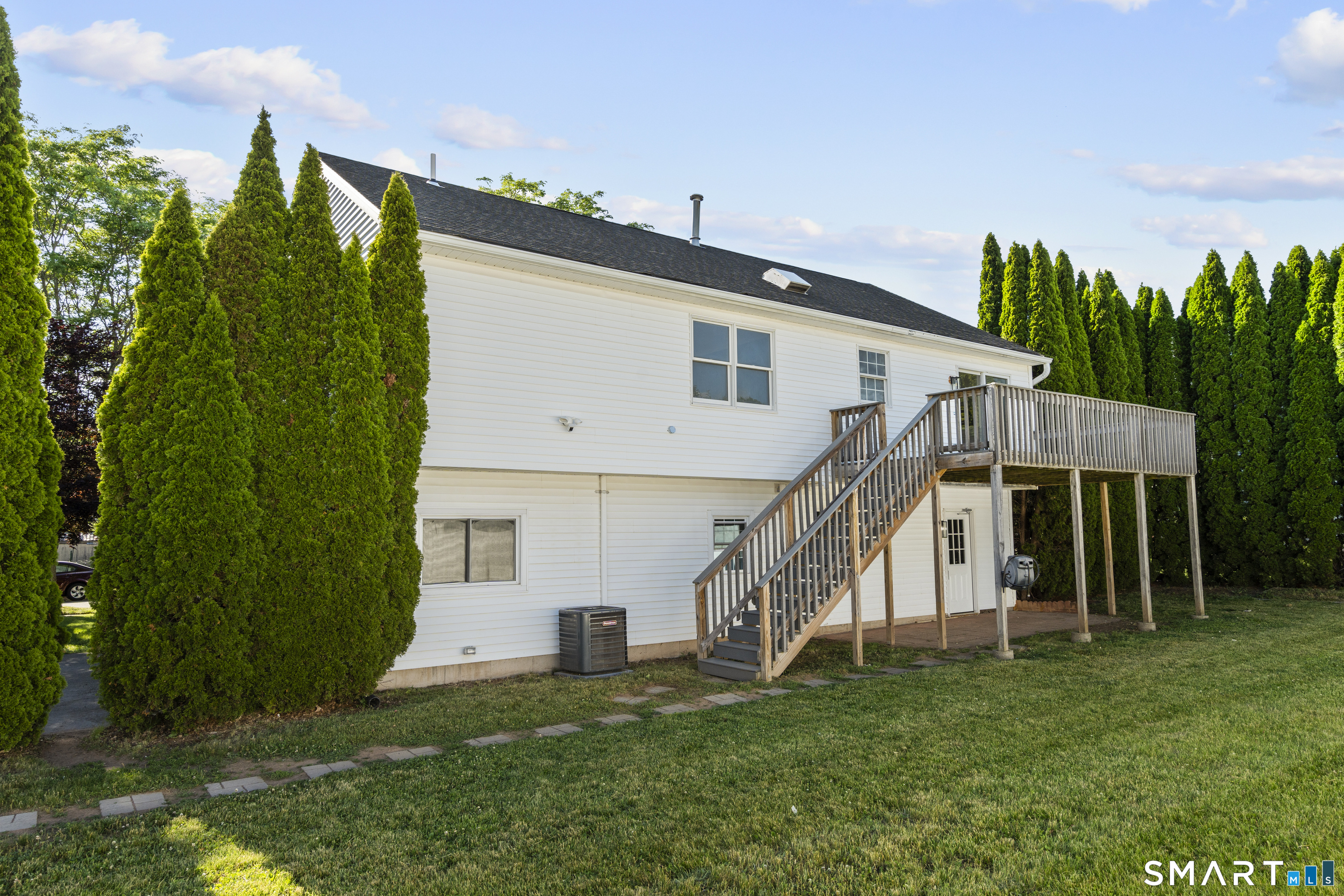 39 Joseph Lane Hamden, CT 06514 - Photo 5 of 40 a house view with a garden space