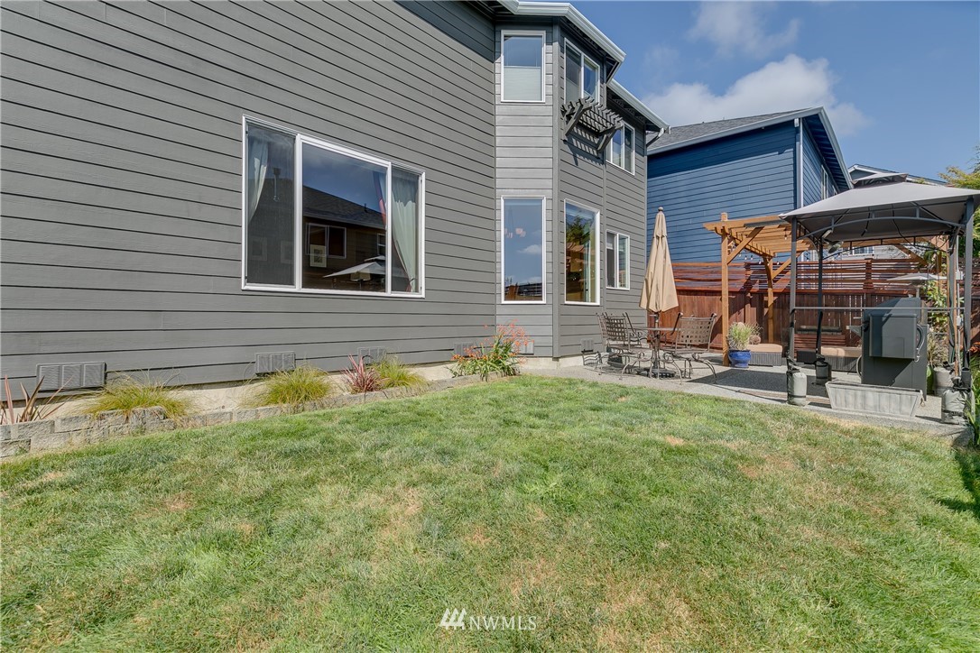 21105 1st Avenue West Bothell, WA 98021 - Photo 36 of 40 a backyard of a house with seating space