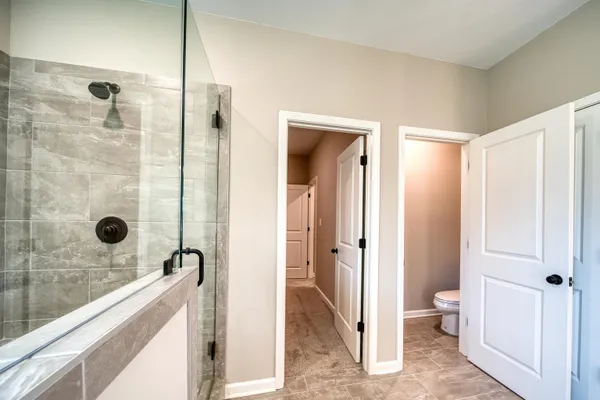 an empty room with closet and a ceiling fan