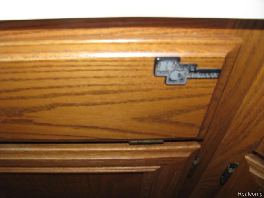 15233 Schultz Road Allenton, MI 48002 - Photo 17 of 39 #19 Cabinets.jpg