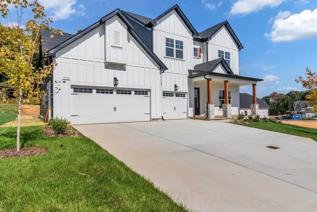 $824,990 | 7253 Fairlawn Drive, Fairview, TN 37062