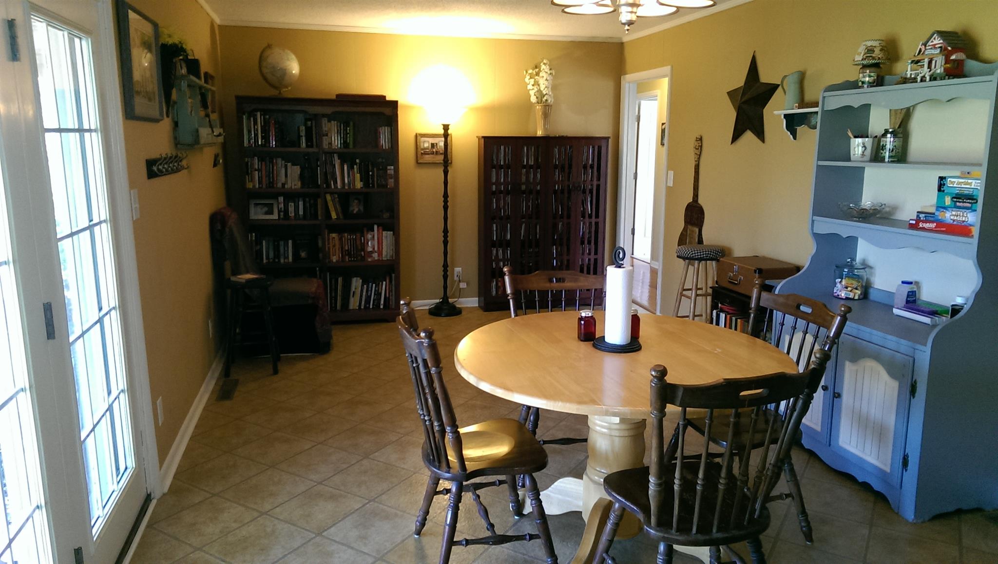 1801 Ann Road Lawrenceburg, TN 38464 - Photo 5 of 10 a dining room with furniture and window
