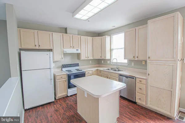$3,200 | 13014 Shamrock Glen Drive, Unit 901, Germantown, MD 20874