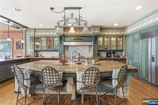 $2,500,000 | 12 East Saddle River Road, Saddle River, NJ 07458