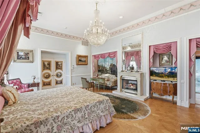 $2,500,000 | 12 East Saddle River Road, Saddle River, NJ 07458